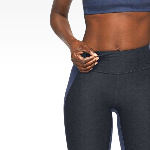 Outdoor Voices Warmup 3/4 Two-Tone Leggings in Black & Navy Blue - Picture 3 of 13